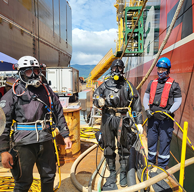 Azimuth thruster underwater mounting